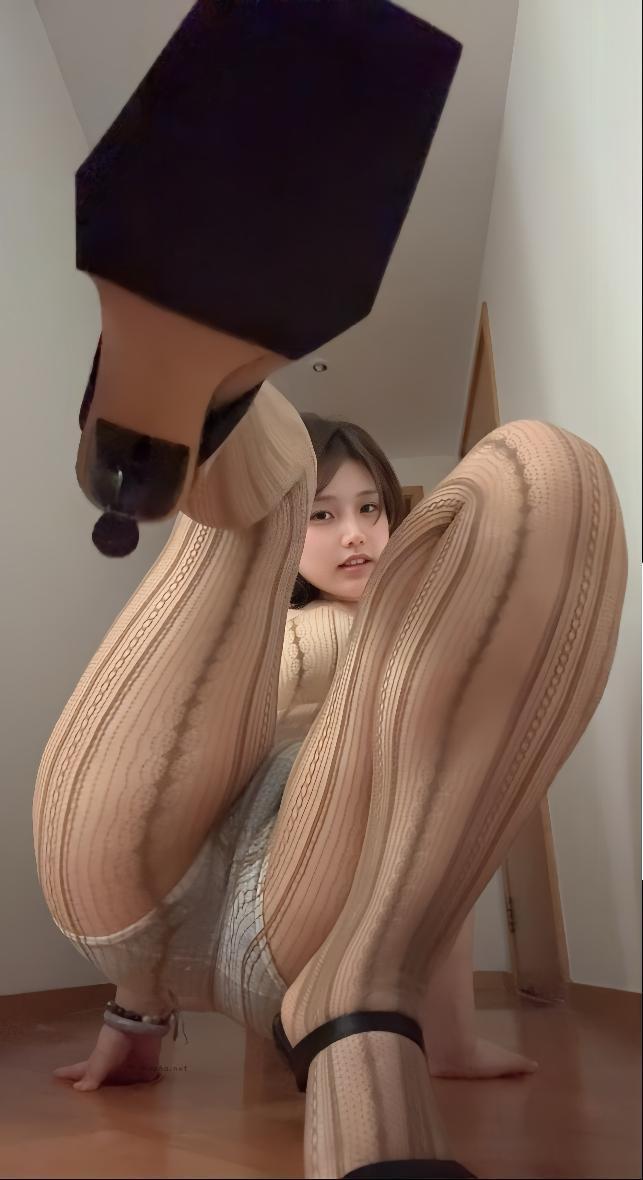 凹菟嫚 – 连体丝【10P】